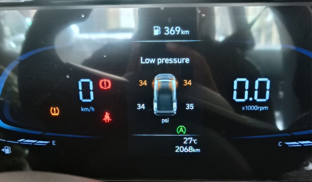 Dashboard showing the TPMS Light Blinking, indicating a fault in the Tire Pressure Monitoring System (TPMS)