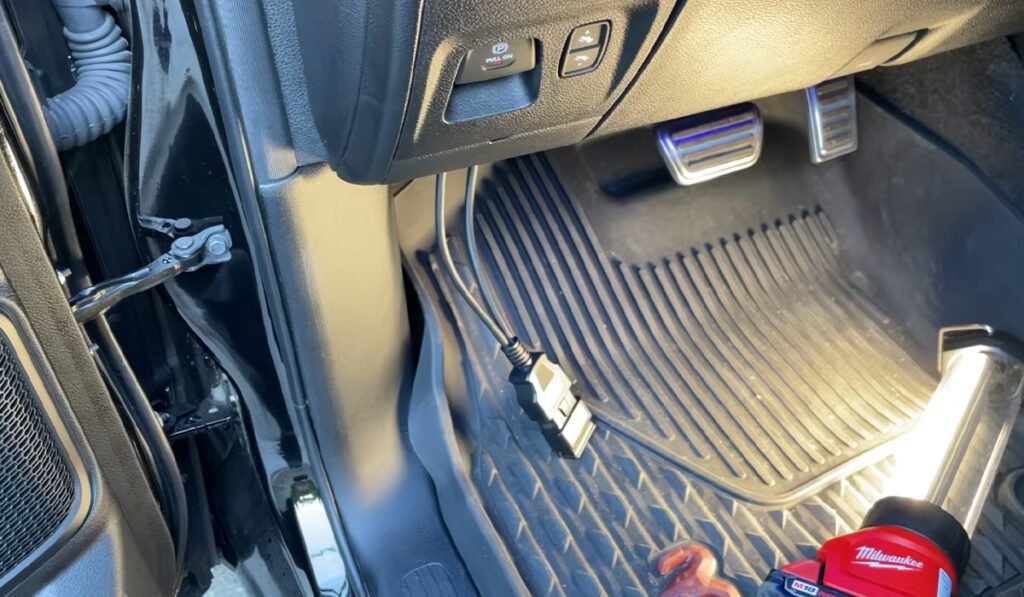 How to Connect OBD-II Tool to Your Car to Turn Off TPMS