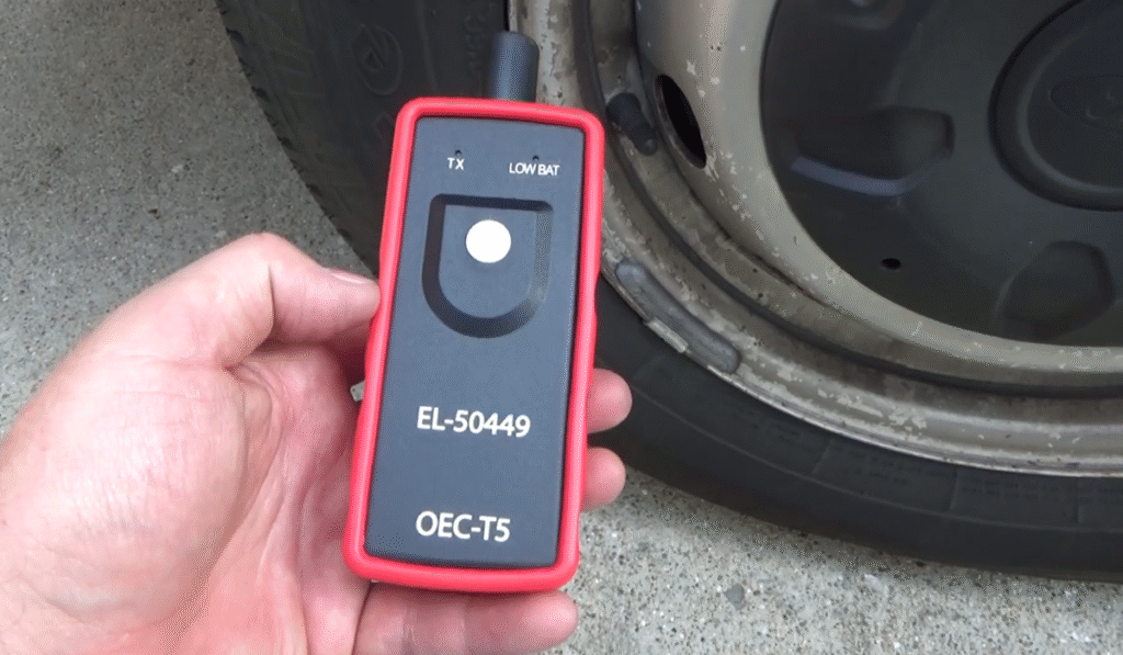 TPMS relearn procedure using a trigger tool in stationary mode